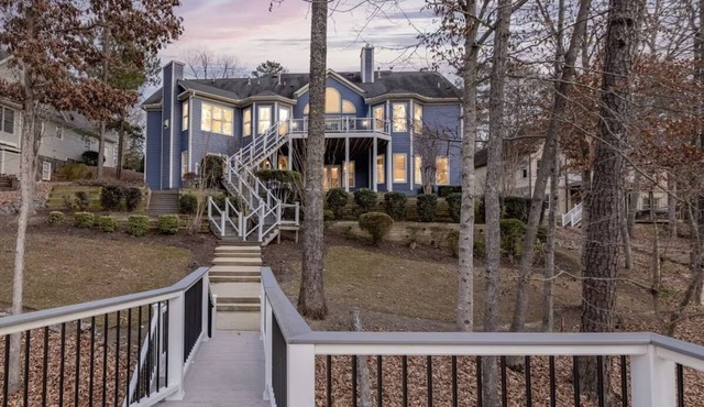 "Icing on the Lake" Theater, Gym, Fire Pit, Lily pad, Pool table!