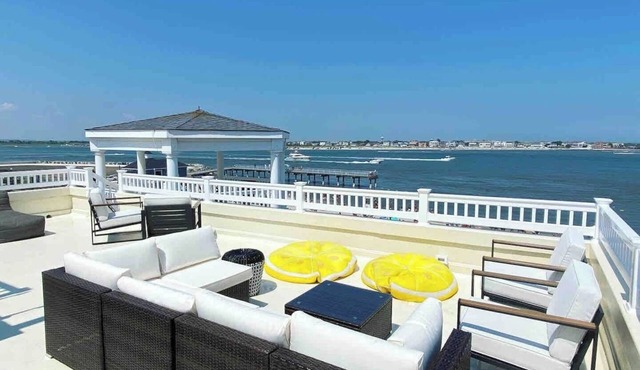 Icon Playce: Beachfront with 360 rooftop