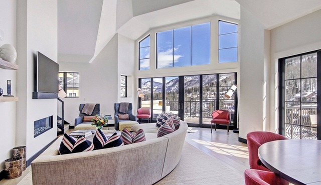 Iconic 5 Bedroom Penthouse at the Ritz-Carlton by RedAwning - Save 20% on 7+ Nights!