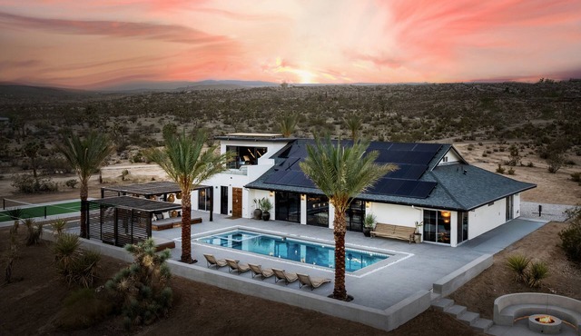 Iconic 6BR Desert Retreat w/Pool, Pickleball & Fire Pit | Joshua Tree Mansion