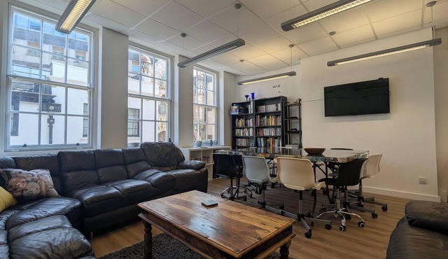 Iconic 6BR eco-stay townhouse | Historic, central Bristol Old City | Sleeps 6–12