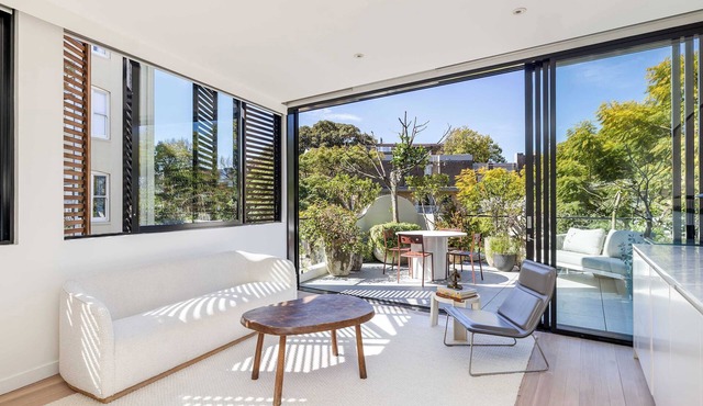 Iconic Elizabeth Bay Pad