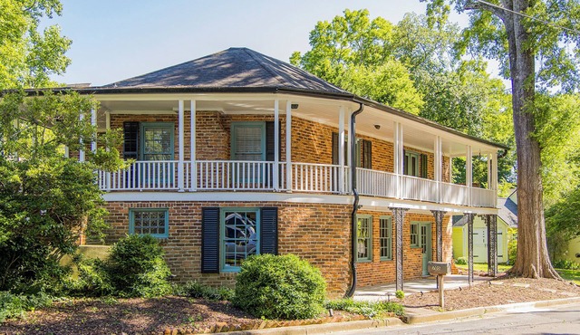 Iconic Historic Home near downtown Rome