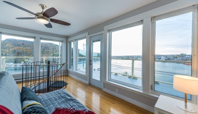 Iconic Red Top of the Battery Ocean & City View