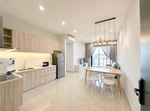 Iconic Regency by Li