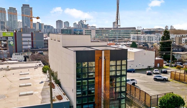 Iconic Seattle Experience: Explore Seattle's Unique Downtown! Great for Groups!