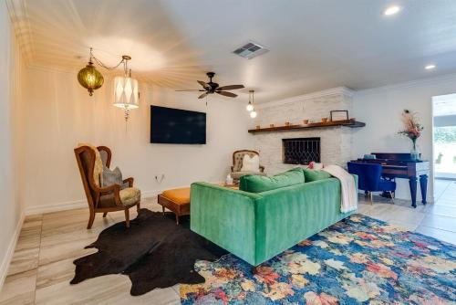 Iconic Vegas Villa : Heated Pool| Movie Room