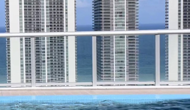 Iconic View - Family 2BR Hotel Suite @beach