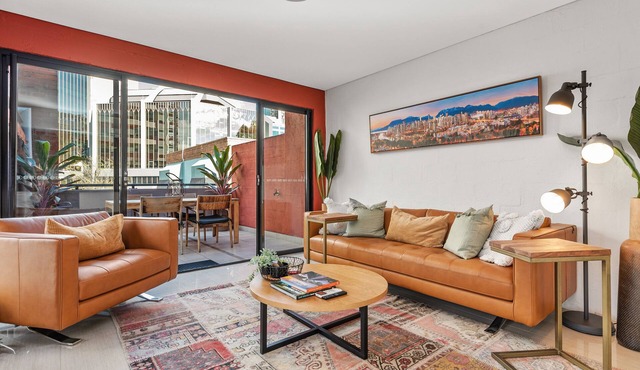 Iconic Warehouse Apartment~CBDEdge~2Bed/2Bath/1Car