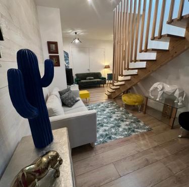 Idéal groupe tarif long séjour maison 4chambres 8lits 2salles de bain 3wc terrasse stationnement gratuit