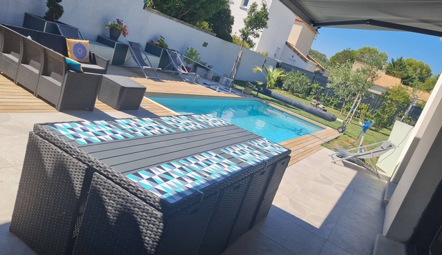 Idéalement Située, Location Villa Moderne 6 Personnes Avec Piscine