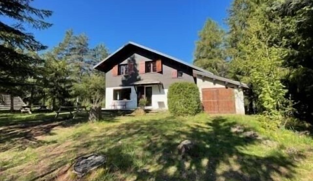 Idéalement Situé au Centre du Village Près du lac du Bonheur
