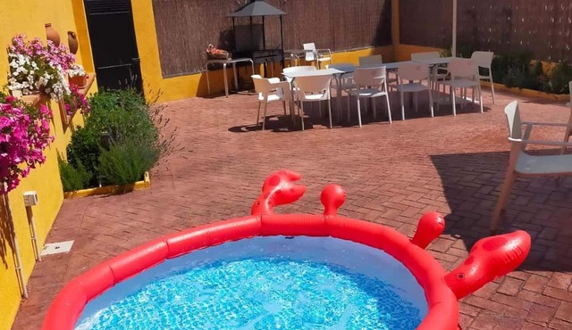 Ideal for family and friends near the reservoir of San Juan, barbecue, terrace, etc.