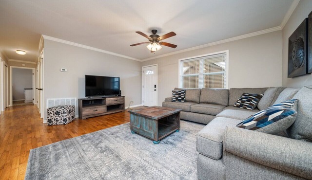 Ida`s Ideal Homestead cute & cozy 3Bed/1Bath, perfect for Work-Stay or Family Vacay!