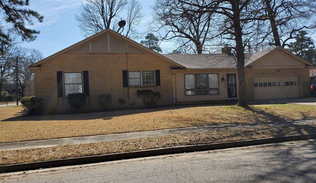 Ida's Oasis near JRMC Hospital , Pine Bluff Country Club & Restaurants .