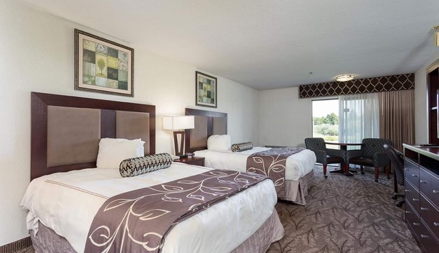 IDAHO FALLS, 2 GREAT UNITS! POOL, SPA, JACUZZI!