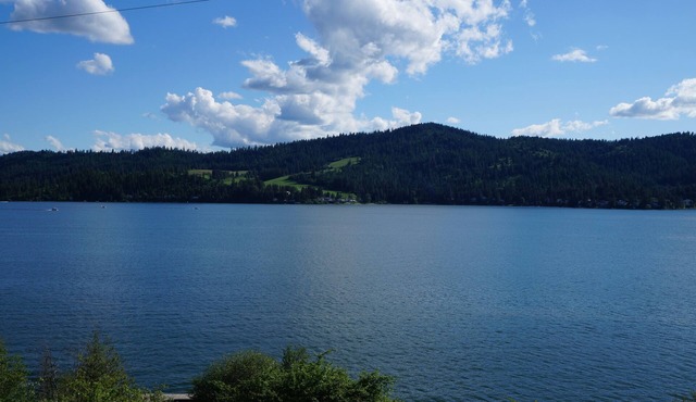 Idaho Lake Retreat - Home on Lake Coeur d' Alene!