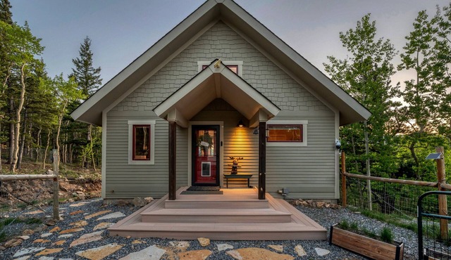 Idaho Springs Dream Cabin – Cozy Seclusion with Gorgeous Mountain Backdrop