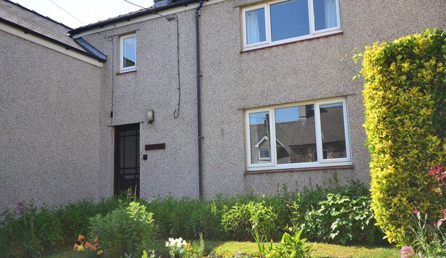 IDAN HOUSE, family friendly, character holiday cottage in Newborough