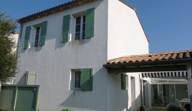 Ideal location 300 m from the most beautiful beach of the Ile de Ré