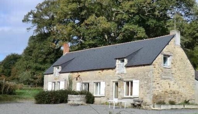 Ideal 2 Families: 2 Contiguous Housing Of 6 Places Each. Exceptional setting.