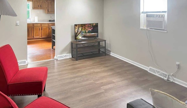 Ideal 2BR/1BA Apartment: Near IUP & More!