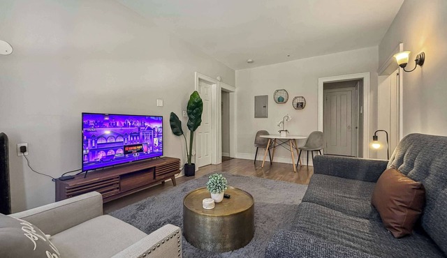 Ideal 2BR Getaway Close to Attractions