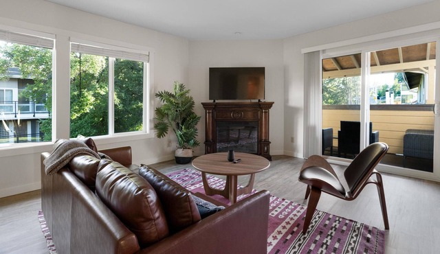 Ideal 2BR in Kirkland Near Everything You Need