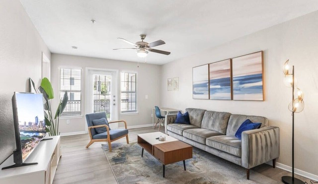 Ideal 2BR King Suite w Gym close to Downtown