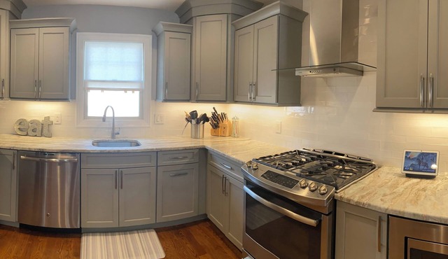 Ideal 3-bed/ 2 BA unit close to NYC with WiFi, AC, Outdoor Gas Grill, Fire Pit!