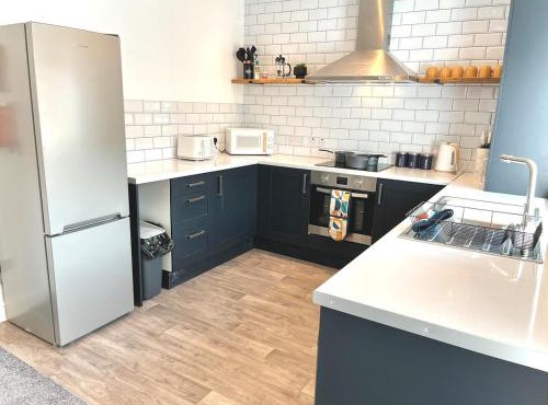 Ideal 4 Bed Home sleeps 7 Nr Middlebrook Stadium