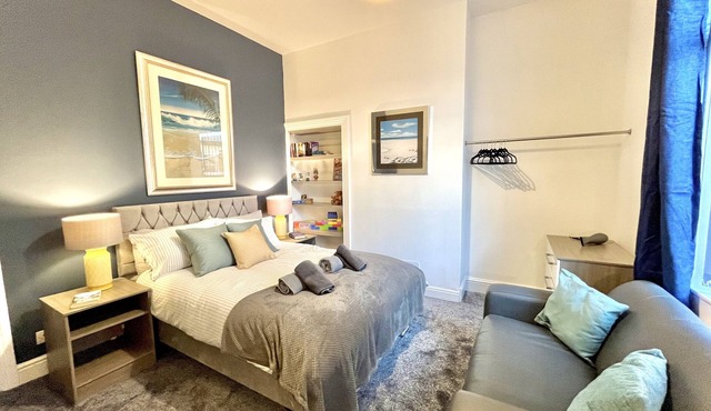 Ideal 4 Bed Stay-Away-Home in Preston