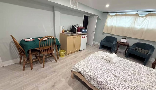 Ideal Bachelor Suite For Couples/Singles in Aurora