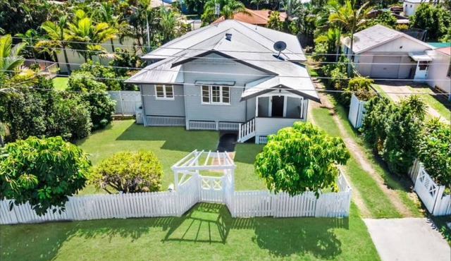 Ideal base 4 Whale Watching.Private deck/BBQ/AC.