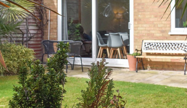 Ideal base to explore the area, close to a beach and all seaside amenities.