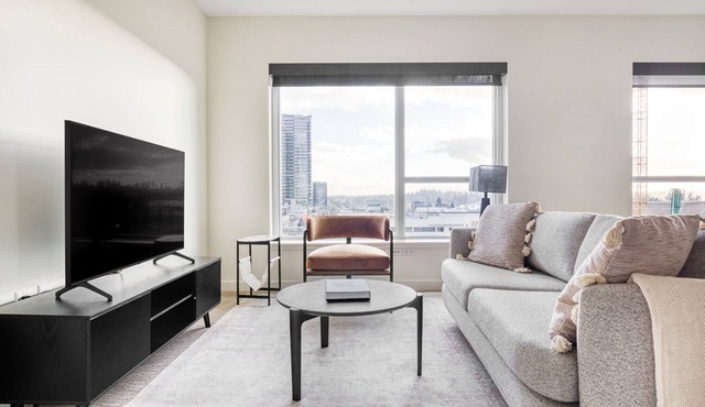 Ideal Bellevue 2BR w/Great Views & Gym, close to shopping, by Blueground