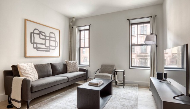 Ideal Brooklyn Heights 2BR w/Elevator & W/D, nr Promenade, by Blueground