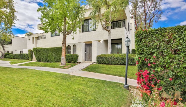 Ideal Condo by El Paseo | Pool & Tennis Access | Modern Amenities & Proximity to Shopping