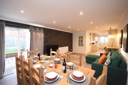 Ideal Contractor & Family Stay-Basildon Smart tv