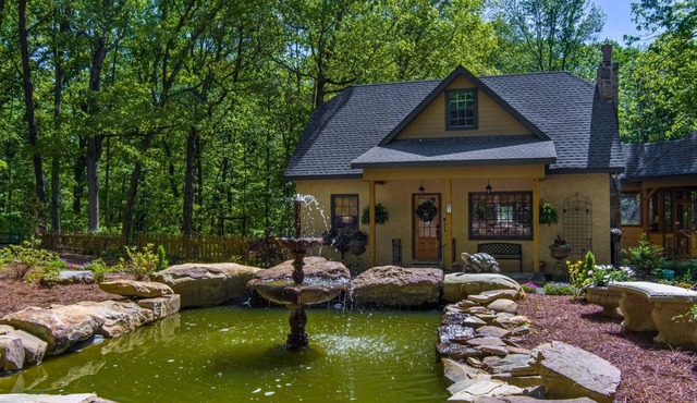 Ideal Designed Cottage with Hot-Tub and Private Garden in Mentone, Alabama