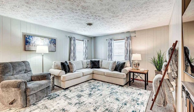 Ideal Downtown Family Escape | Walkable | Parking
