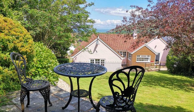 IDEAL EXMOOR LOCATION HOMELY 4 BED HOUSE, GARDEN, SEA VIEWS FAMILY/DOG FRIENDLY!