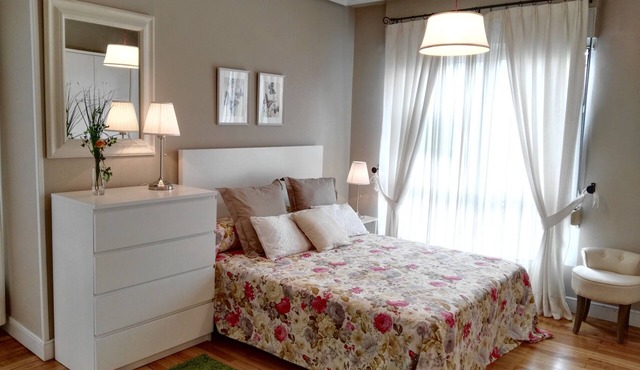 Ideal families. Wifi, bus at the door, area without OTA, beach nearby