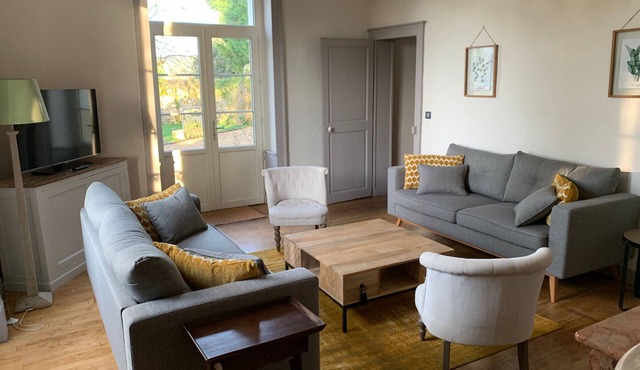 Ideal Family Retreat: Spacious 5BR Home with Garden, BBQ, and Modern Amenities in Juigné-sur-Sarthe