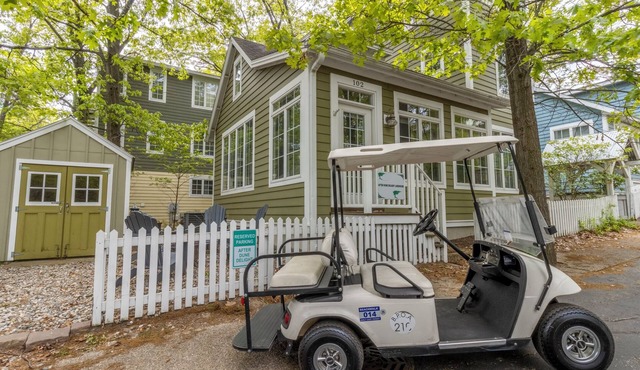 Ideal Family Getaway, sleeps 6, golf cart included!