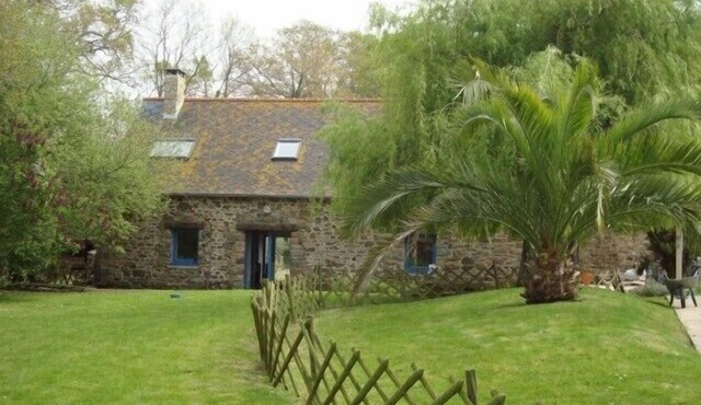 Ideal family home 800 m from the coast - heated swimming pool - 600m2 garden