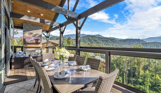Ideal Family Smoky Mtns Getaway! Indoor Pool, Spectacular Views, Spacious Cabin