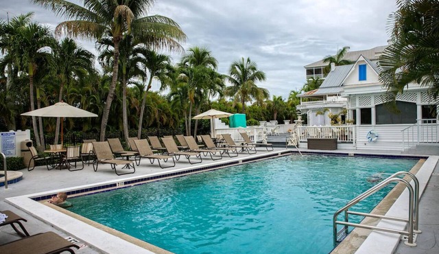 Ideal Family Suite, Olde Marco Classic 2BR w/Full Kitchen & Porch