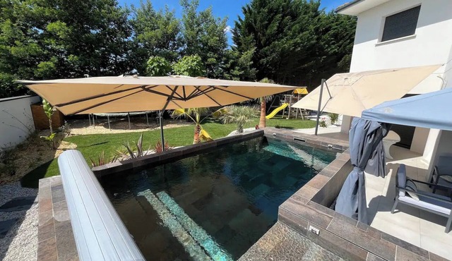Ideal for families/Activities/Heated pool/Air conditioning/Between Bordeaux and the ocean