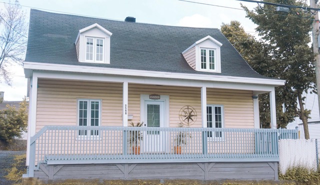 Ideal for 1 or 2 families 3min to the ferry Well-equipped house Parking + Garden